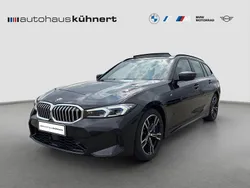 Black sapphire metallic Gebraucht 2024 BMW 330 M Sport Kombi | 57.885 € (Etwas zu teuer)