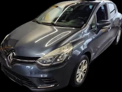 Grau Gebraucht 2017 Renault Clio IV Limousine | 6.950 € (Guter Preis)