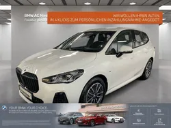Weiß Gebraucht 2024 BMW 218 Active Tourer Luxury Line Van / Kleinbus | 35.980 € (Fairer Preis)