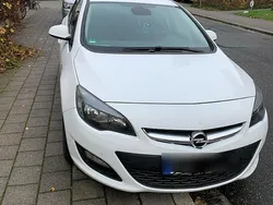 Weiß Gebraucht 2015 Opel Astra Limousine | 9.000 € (Guter Preis)