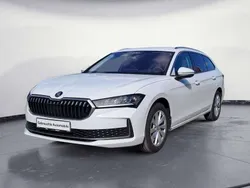 Kristallweiß uni Gebraucht 2024 Skoda Superb Selection Kombi | 32.490 € (Fairer Preis)