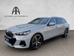 Brooklyn grau Gebraucht 2024 BMW 520 M Sport Kombi | 53.990 € (Superpreis)