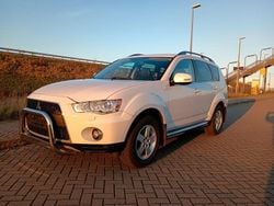 Weiß Gebraucht 2011 Mitsubishi Outlander SUV | 7.950 € (Fairer Preis)