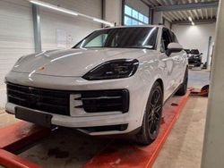 Grau Gebraucht 2024 Porsche Cayenne SUV | 107.500 € (Fairer Preis)