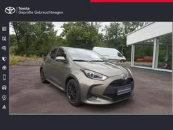 Manganbronze metallic Gebraucht 2021 Toyota Yaris Basis Kleinwagen | 11.990 € (Fairer Preis)