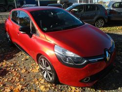 Rot Gebraucht 2015 Renault Clio IV Luxe Limousine | 8.990 € (Fairer Preis)