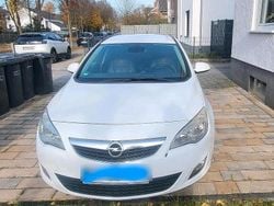 Weiß Gebraucht 2012 Opel Astra Kombi | 3.200 € (Fairer Preis)