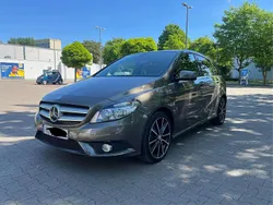 Grau Gebraucht 2013 Mercedes B180 Sport Van / Kleinbus | 9.900 € (Etwas zu teuer)