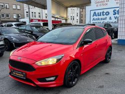 Rot Gebraucht 2018 Ford Focus ST-Line Limousine | 11.900 € (Superpreis)