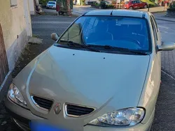 Grün Gebraucht 2000 Renault Mégane Limousine | 500 € (Guter Preis)