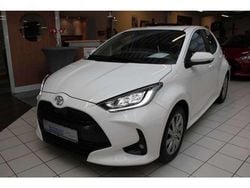 Platinumweiß perleffekt Gebraucht 2023 Toyota Yaris Team Kleinwagen | 18.790 € (Fairer Preis)
