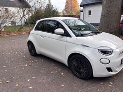 Weiß Gebraucht 2022 Fiat 500e Red Limousine | 14.950 €