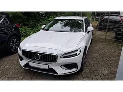 Weiß Gebraucht 2022 Volvo V60 Core Kombi | 28.890 € (Guter Preis)