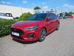 Rot Gebraucht 2025 Ford Focus ST-Line X Limousine | 27.450 € (Fairer Preis)