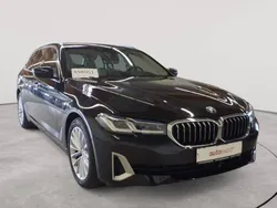 Saphirschwarz metallic Gebraucht 2021 BMW 530e Luxury Line Kombi | 32.590 € (Guter Preis)