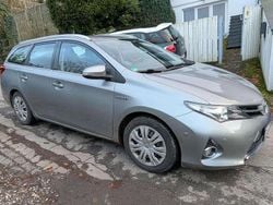 Silber Gebraucht 2013 Toyota Auris Hybrid Kombi | 8.350 € (Fairer Preis)
