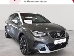 Cliff grau metallic / dach weiß Gebraucht 2024 Seat Arona Xperience SUV | 22.790 € (Guter Preis)