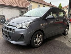 Grau Gebraucht 2017 Hyundai i10 Classic Kleinwagen | 6.490 € (Fairer Preis)