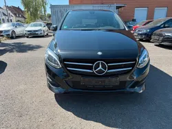 Schwarz Gebraucht 2015 Mercedes B200 Van / Kleinbus | 8.800 € (Fairer Preis)