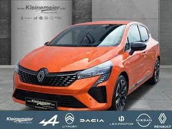Orange Gebraucht 2024 Renault Clio V Techno Limousine | 20.990 € (Teuer)