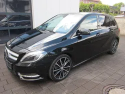 Schwarz Gebraucht 2013 Mercedes B180 Sport Van / Kleinbus | 9.990 € (Fairer Preis)