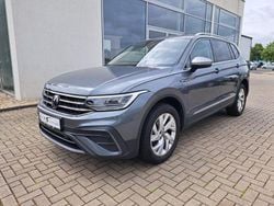 Grau Gebraucht 2024 VW Tiguan Allspace Life SUV | 32.900 € (Guter Preis)