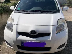 Weiß Gebraucht 2011 Toyota Yaris Kleinwagen | 3.900 € (Etwas zu teuer)