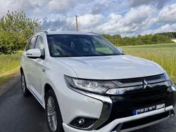 Weiß Gebraucht 2021 Mitsubishi Outlander P-HEV Basis SUV | 22.999 € (Fairer Preis)