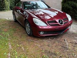 Rot Gebraucht 2008 Mercedes SLK200 Cabrio | 7.500 €