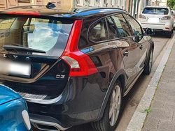 Schwarz Gebraucht 2017 Volvo V60 CC Kombi | 16.900 €