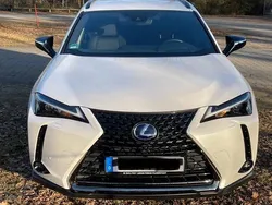 Weiß Gebraucht 2021 Lexus UX 250h SUV | 28.989 € (Fairer Preis)