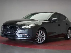 Grau Gebraucht 2017 Mazda 3 Limousine | 15.900 € (Fairer Preis)