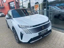 Weiß Gebraucht 2024 Peugeot e-3008 GT SUV | 50.990 € (Etwas zu teuer)