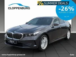 Sophistograu brillanteffekt me Neu 2025 BMW 520 Sport Line Kombi | 53.480 € (Superpreis)