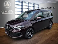 Rot Gebraucht 2025 Mercedes T180 Edition Van / Kleinbus | 35.990 €