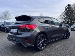 Grau Gebraucht 2020 Ford Focus Performance Edition Limousine | 20.990 € (Guter Preis)