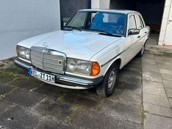 Weiß Gebraucht 1984 Mercedes 240 Limousine | 12.750 €
