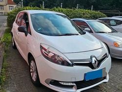 Weiß Gebraucht 2016 Renault Scénic III LIMITED Van / Kleinbus | 8.950 € (Fairer Preis)