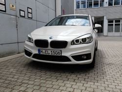 Weiß Gebraucht 2015 BMW 220 Gran Tourer Sport Line Van / Kleinbus | 10.900 € (Superpreis)