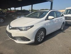 Weiß Gebraucht 2016 Toyota Auris Touring Sports Kombi | 7.999 € (Superpreis)