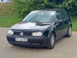 Schwarz Gebraucht 2000 VW Golf IV Comfortline Limousine | 600 € (Guter Preis)