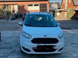Weiß Gebraucht 2016 Ford Tourneo Courier Ambiente Van / Kleinbus | 7.000 € (Guter Preis)