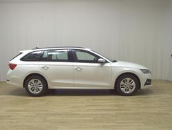 Weiss Gebraucht 2022 Skoda Octavia Ambition Kombi | 16.980 € (Superpreis)