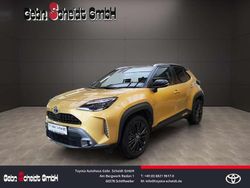 Brass gold metallic (5c2)/ bla Gebraucht 2022 Toyota Yaris Hybrid Kleinwagen | 24.289 € (Teuer)