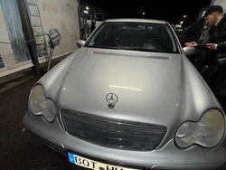 Grau Gebraucht 2004 Mercedes C180 Limousine | 2.300 € (Guter Preis)