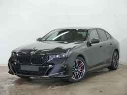 Sophistograu brillanteffekt me Gebraucht 2025 BMW i5 M Sport Limousine | 67.885 €