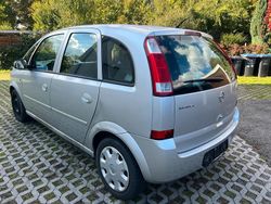 Grau Gebraucht 2005 Opel Meriva Van / Kleinbus | 1.600 € (Guter Preis)