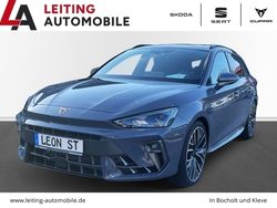 Grau Gebraucht 2024 Cupra Leon VZ Kombi | 48.845 € (Teuer)