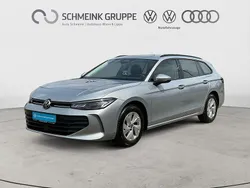 Oyster silver metallic Gebraucht 2024 VW Passat Kombi | 32.880 €