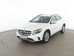 Weiß Gebraucht 2019 Mercedes GLA180 Style SUV | 20.100 € (Fairer Preis)